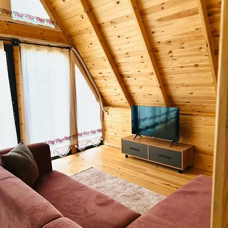 Kalkan'da Dogal Ahsap Ev, 2 Yatak Odasi, 1 Banyo, Wi-fi Feriehus